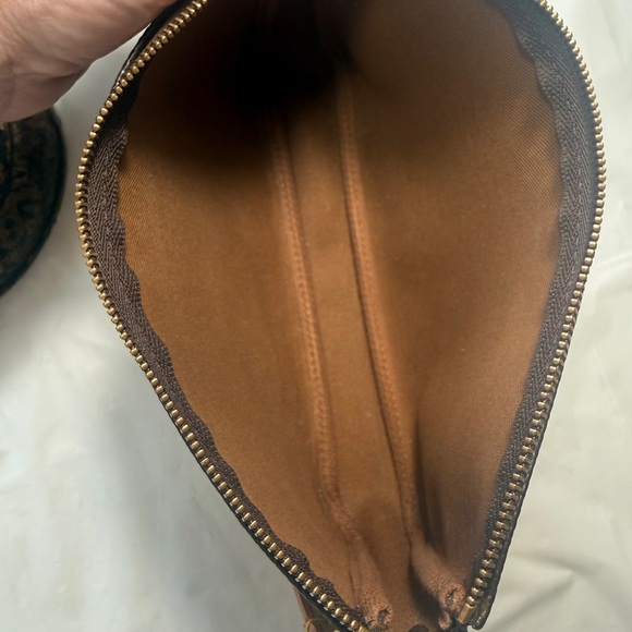 Louis Vuitton Pochette Classic Monogram Shoulder Bag crossbody - Picture 7 of 16